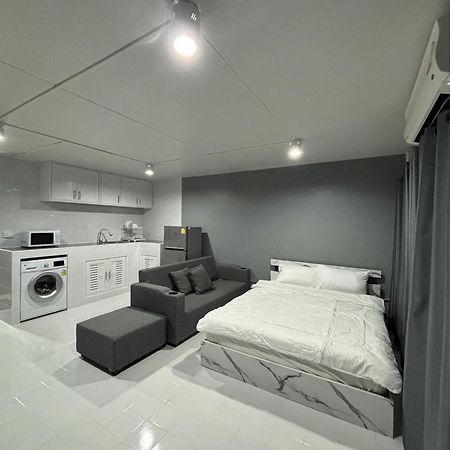 Impact Donmuang Popular Condo C5 Банкок Стая снимка