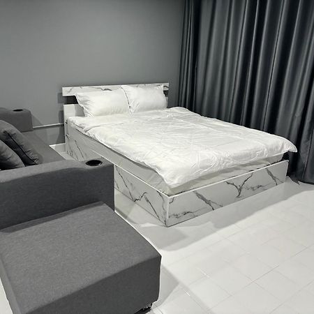 Impact Donmuang Popular Condo C5 Банкок Стая снимка